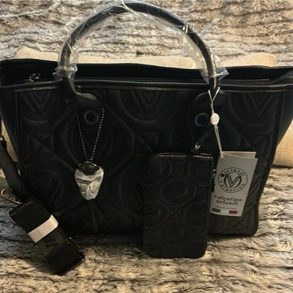NWT Valentino Orlandi Quilted Tote With Matching Wallet and crossbody strap - Picture 3 of 12